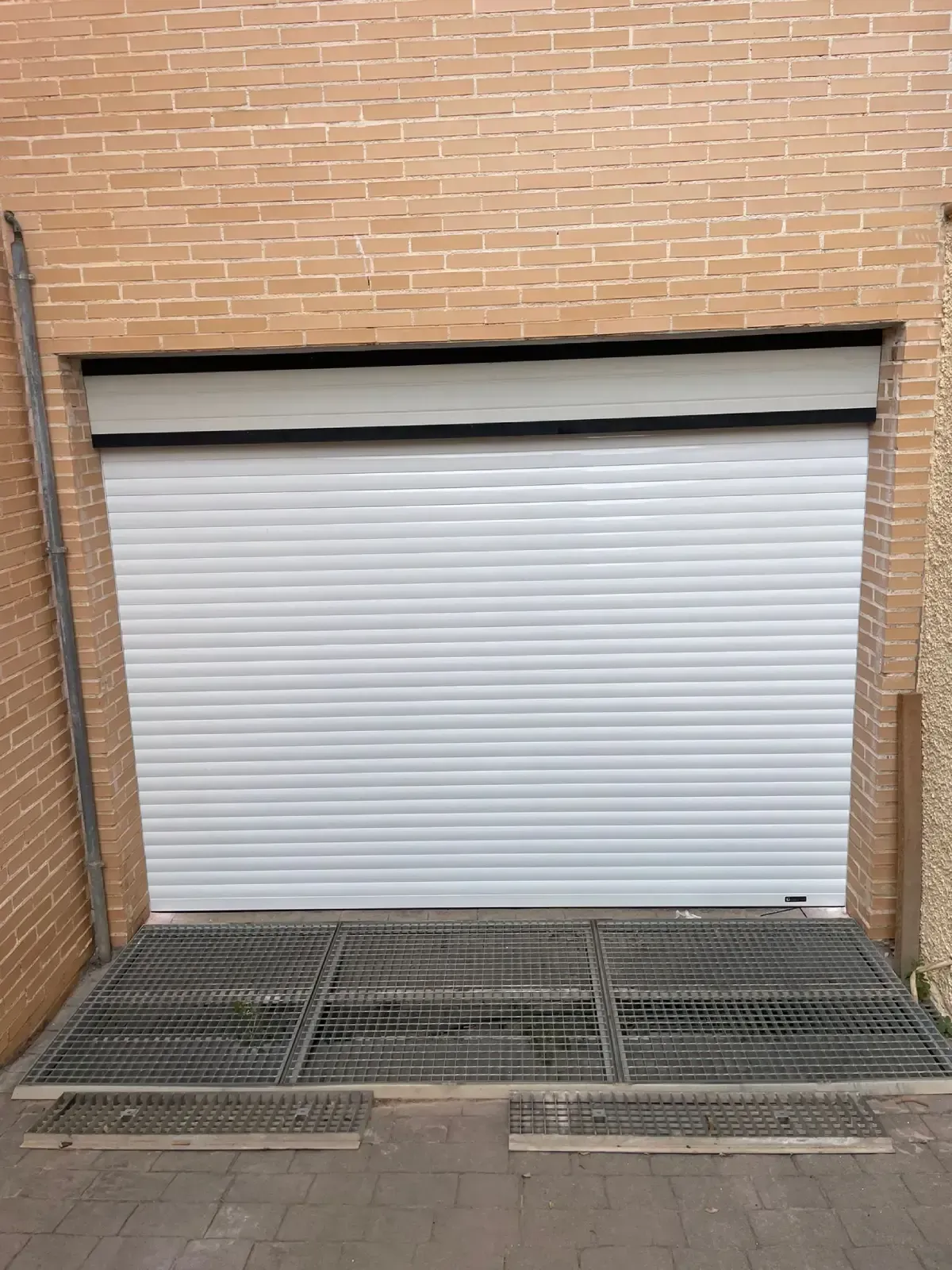 instalaci&oacute;n de una puerta de garaje