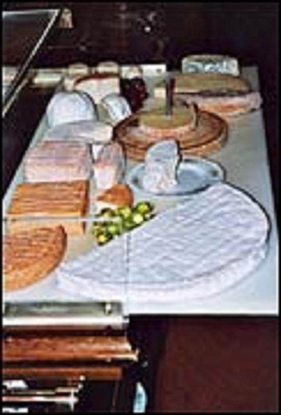 Buffet de fromages au choix au Restaurant Dame Journe à Noyon 60