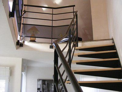 Escalier en acier et bois