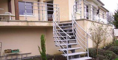 Escalier cintré en acier