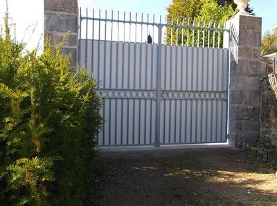 Portail en fer et aluminium