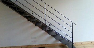 Escalier en acier brut