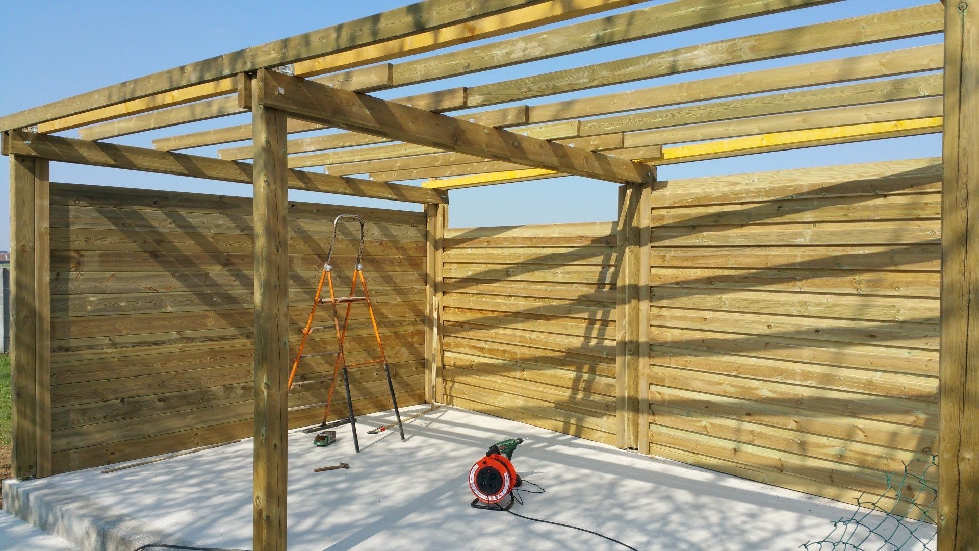 Cabanon en bois en construction