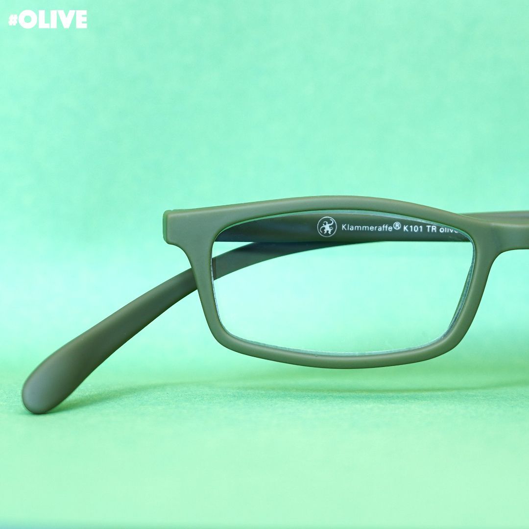 Olive farbene Brille mintgrünem Hintergrund