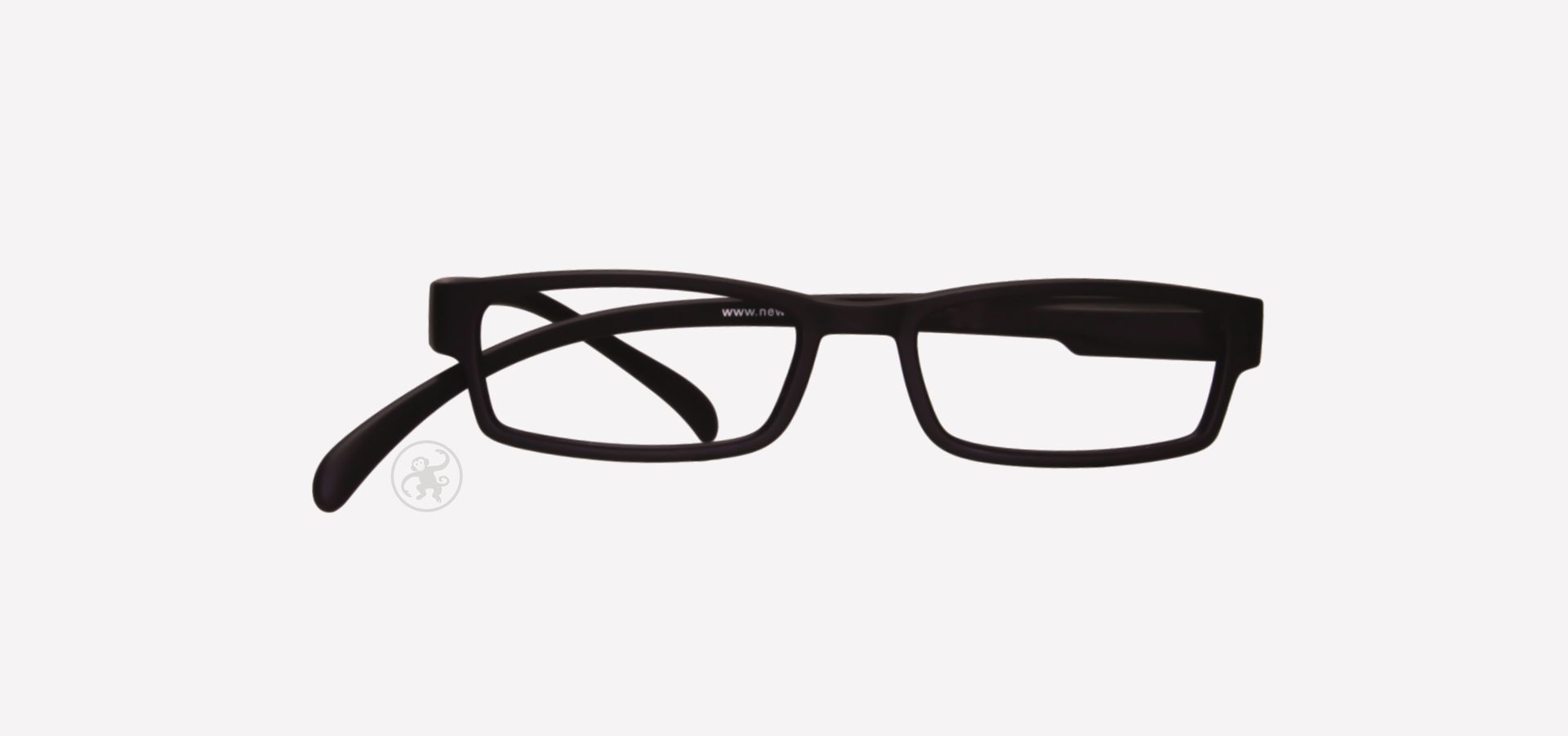 Eine schwarze Brille auf weißem Hintergrund.