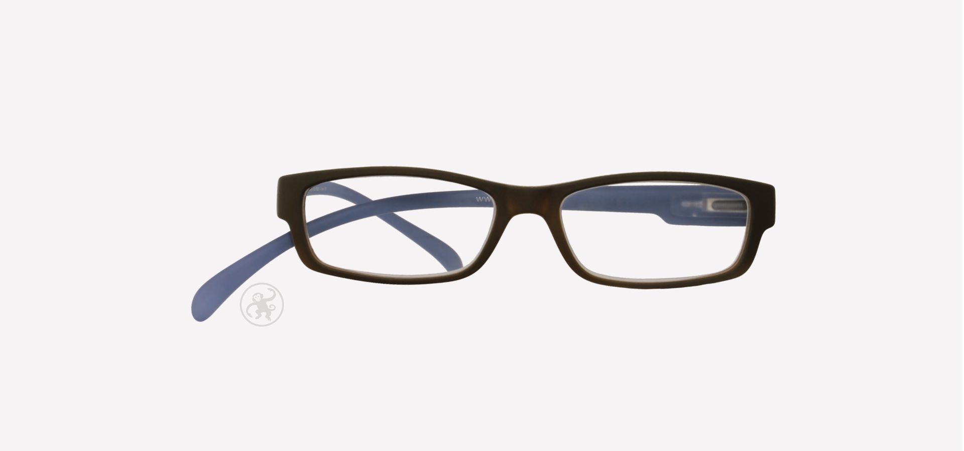 Eine braun-blaue Brille auf weißem Hintergrund.