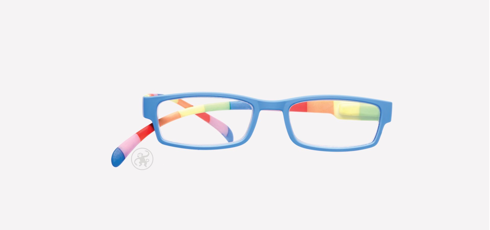 Lesebrille mit blauer Front und bunt gestreiften Bügeln von vorne auf hellem Hintergrund