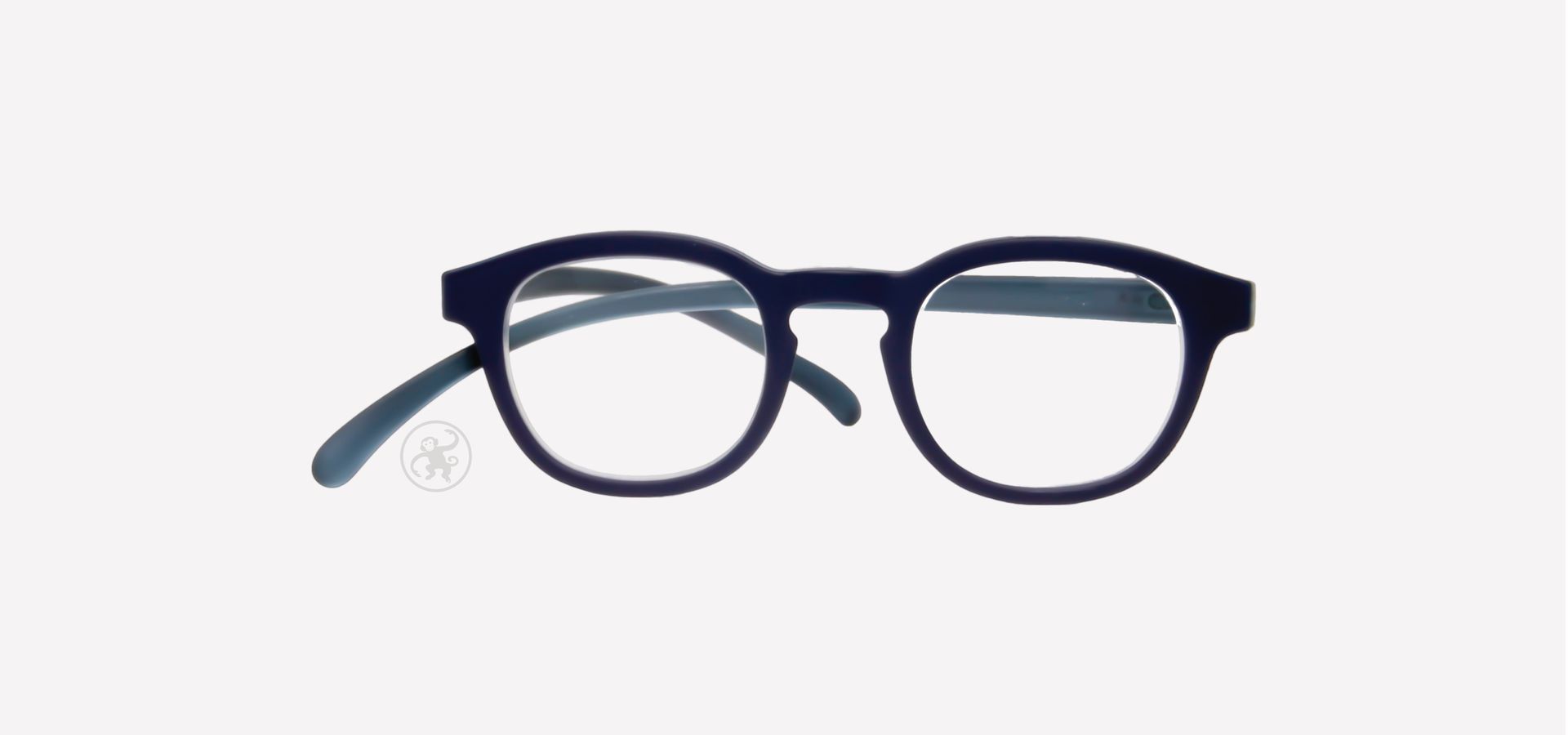 Blaue Lesebrille von vorne auf hellem Hintergrund