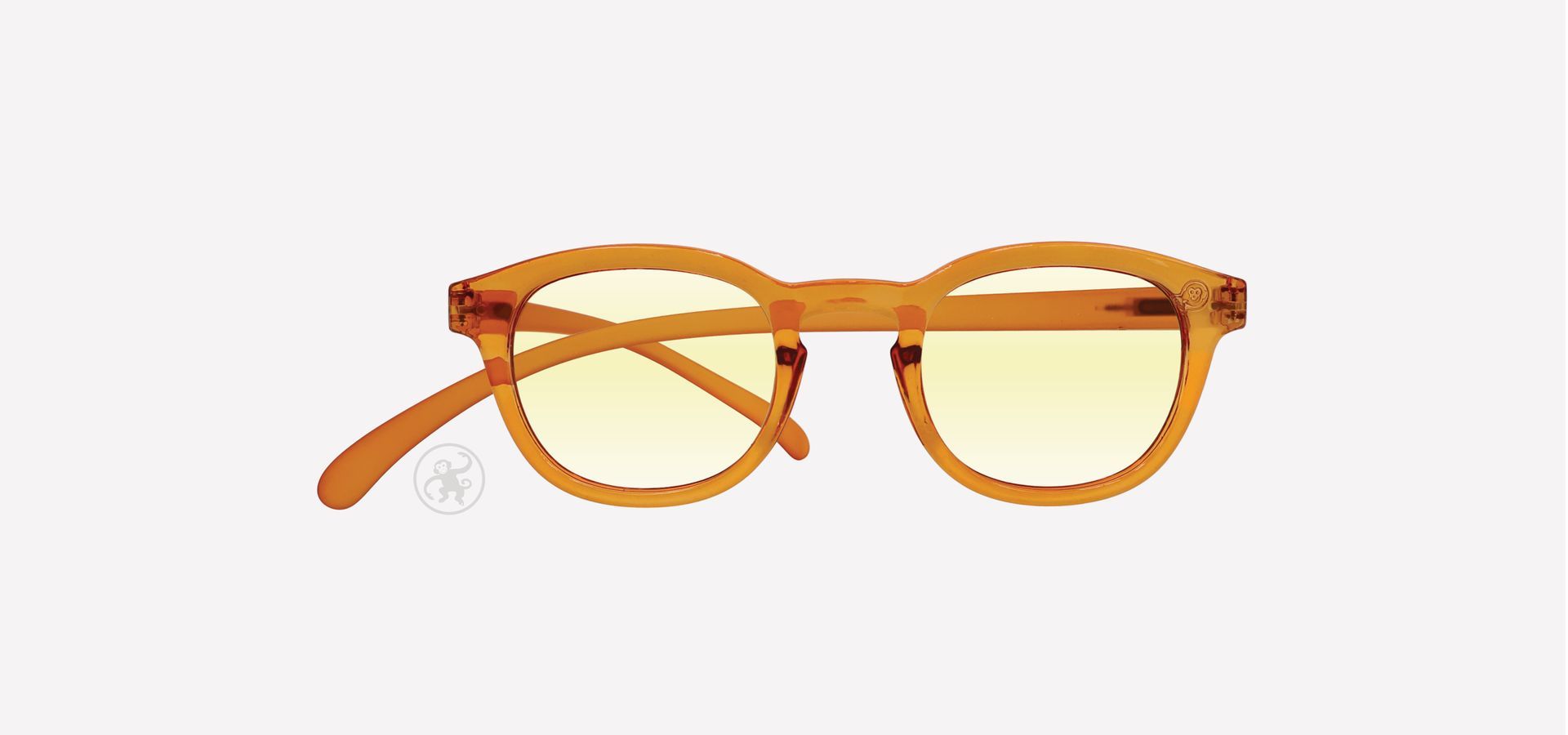 Papaya farbene Lesebrille mit Blaufilter von vorne auf hellem Hintergrund