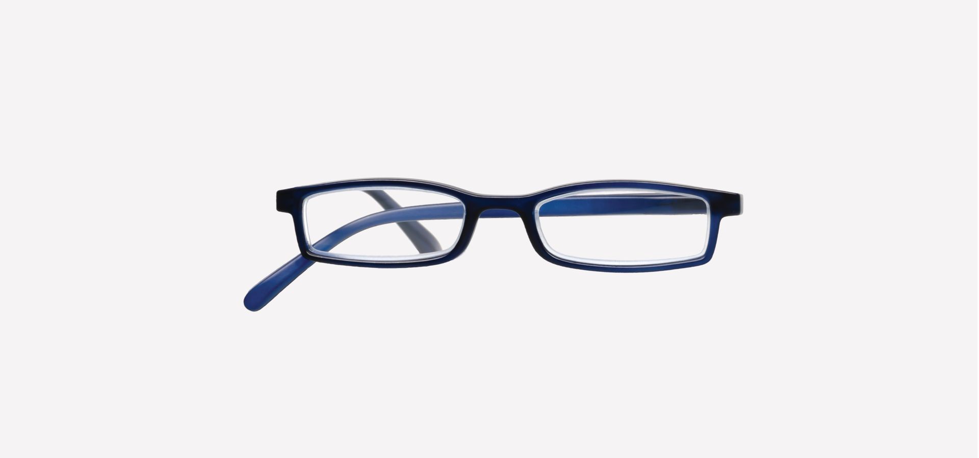 Eine blaue Lesebrille auf weißem Hintergrund.