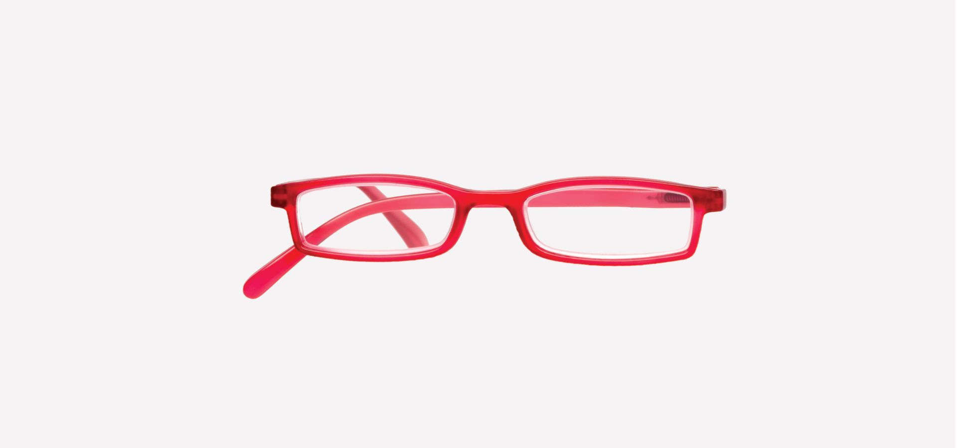 Eine rot transparente Lesebrille auf weißem Hintergrund.