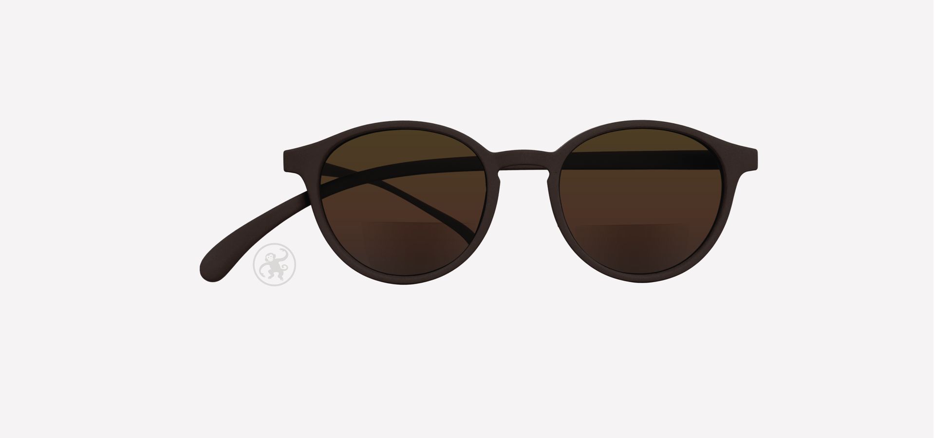 Braune panto Bifokal-Lesesonnenbrille von vorne auf hellem Hintergrund.