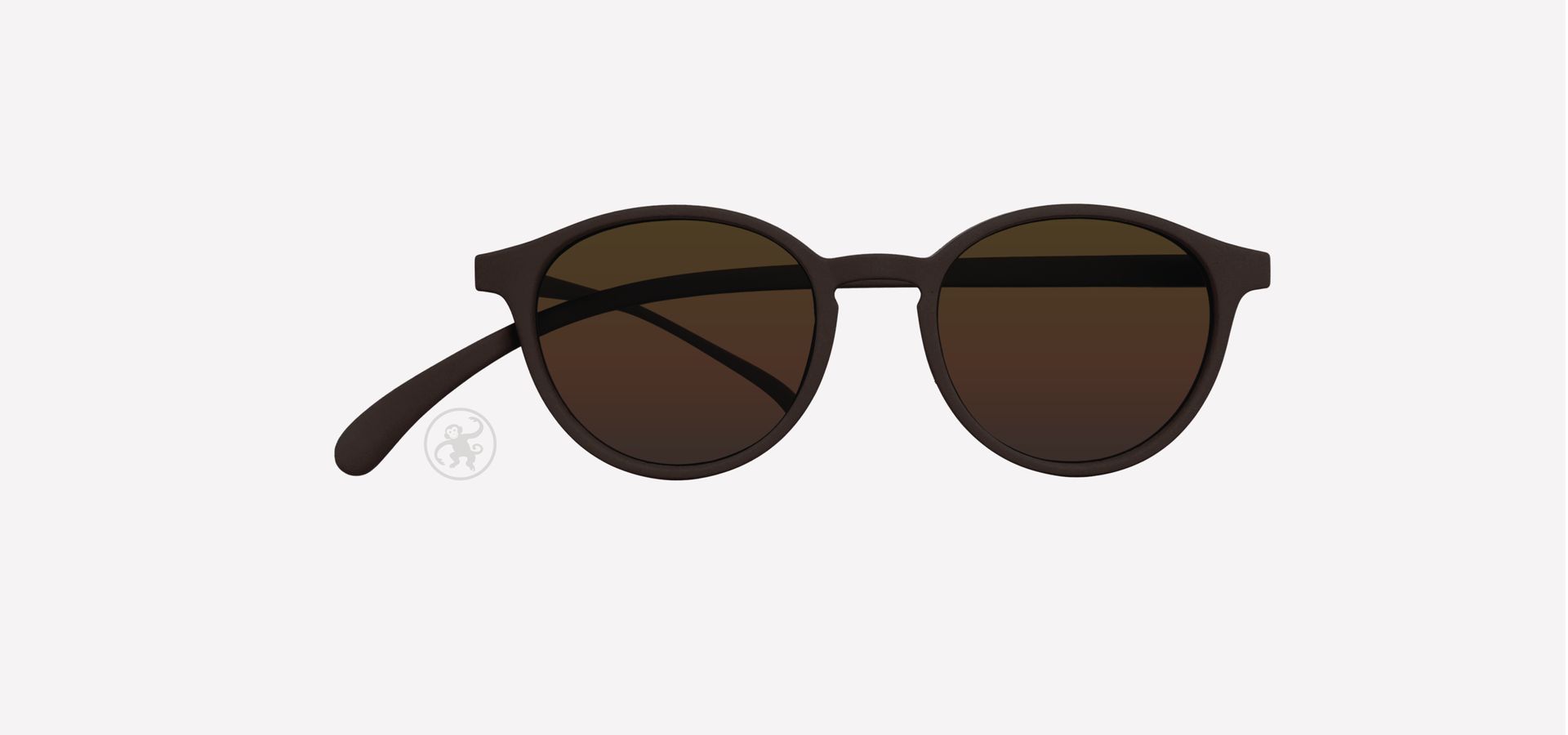 Braune panto Lesesonnenbrille von vorne auf hellem Hintergrund.