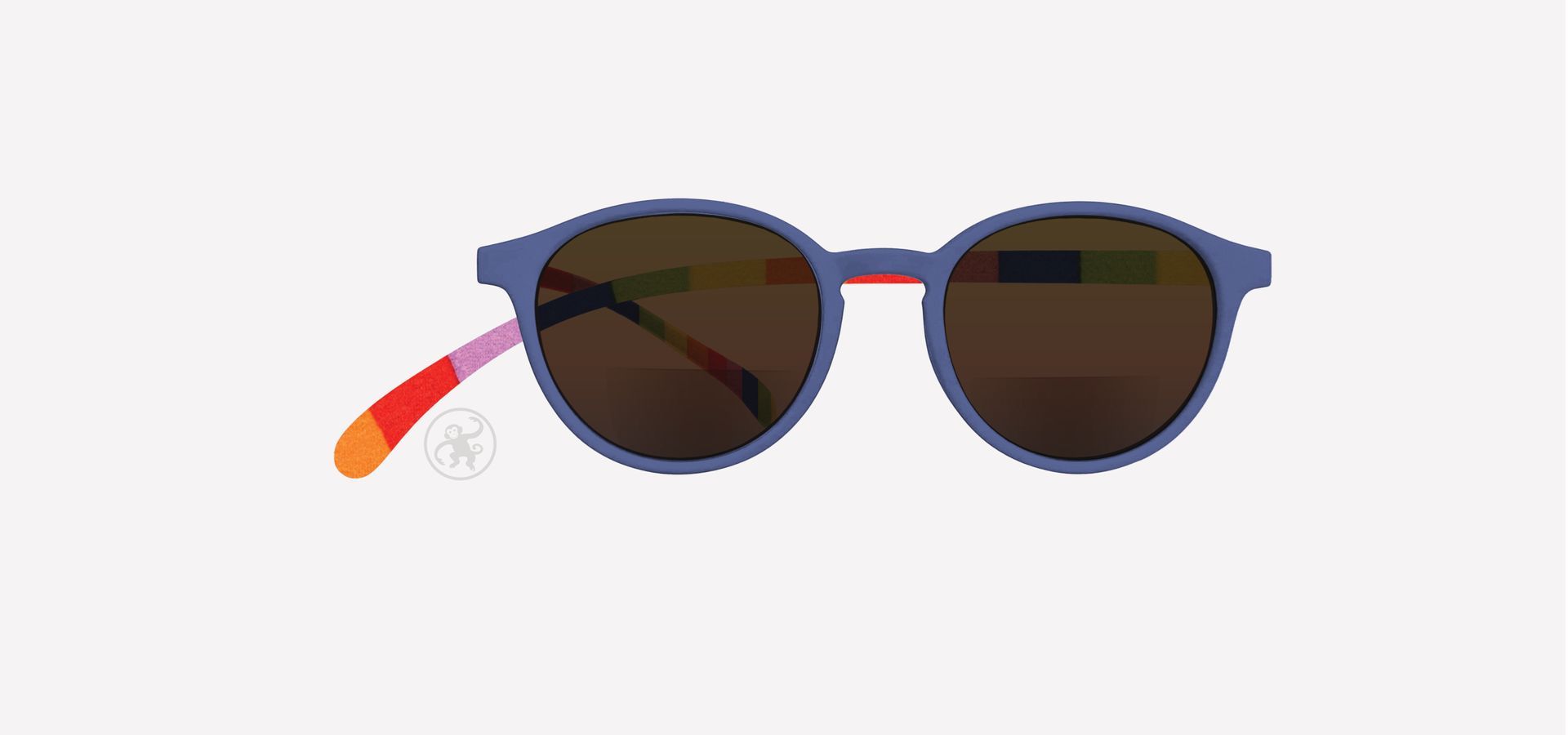 Blaue panto Bifokal-Lesesonnenbrille mit bunt gestreiften Bügeln von vorne auf hellem Hintergrund.