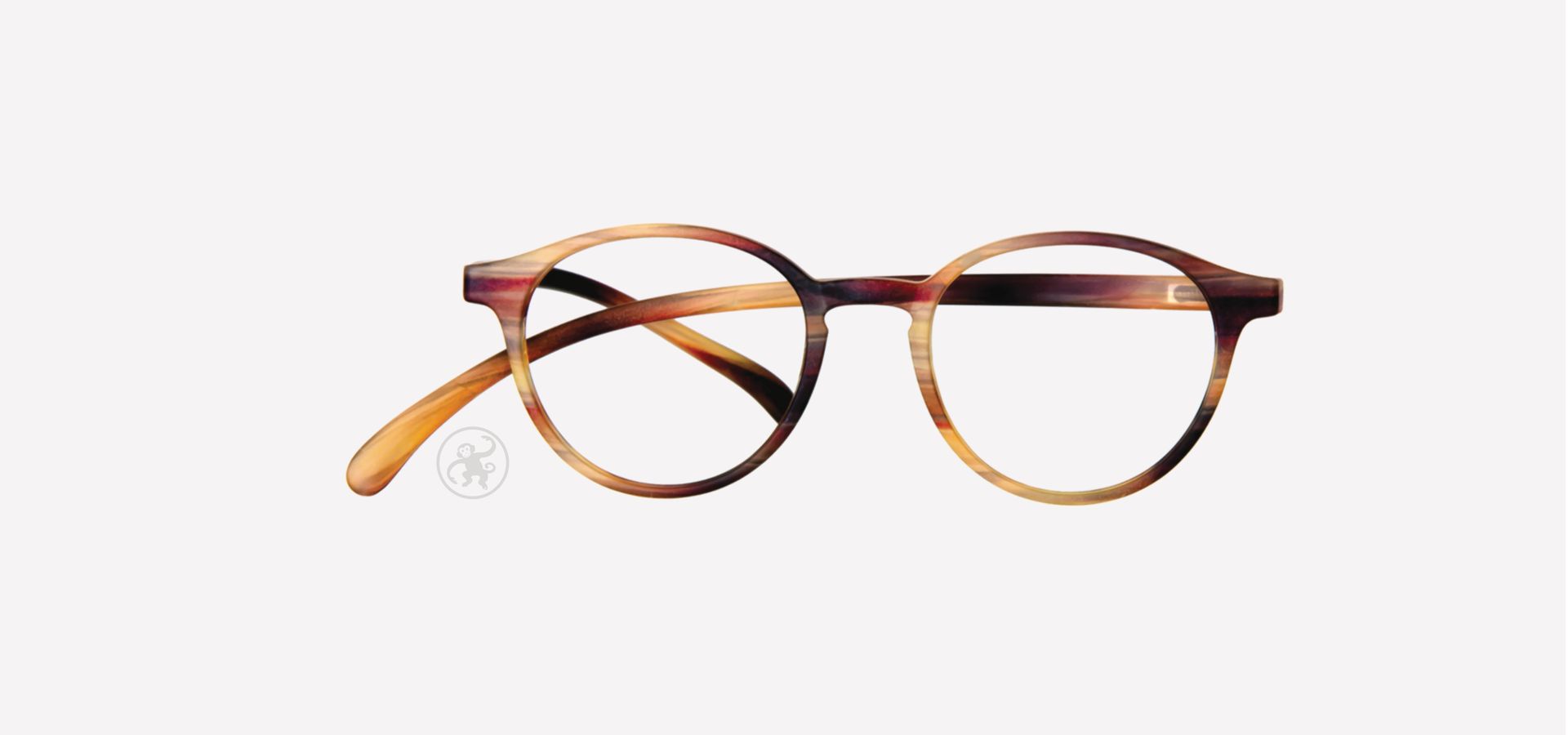 Horn gemusterte panto Lesebrille von vorne auf hellem Hintergrund.