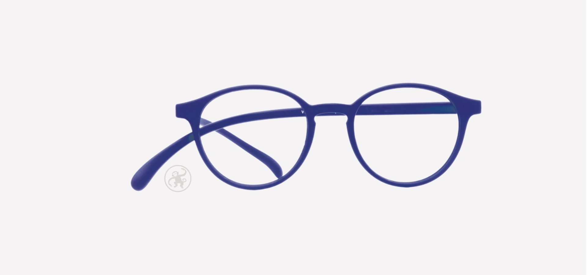 Blaue panto Lesebrille von vorne auf hellem Hintergrund.