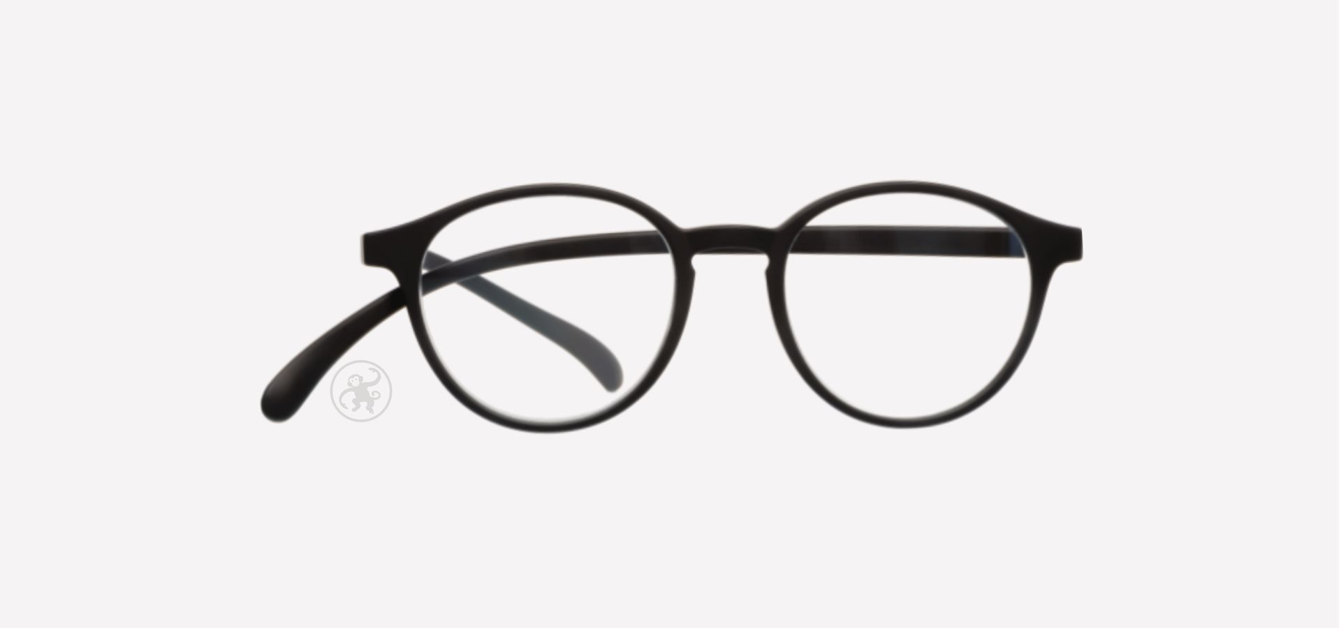 Eine schwarze Brille auf weißem Hintergrund.