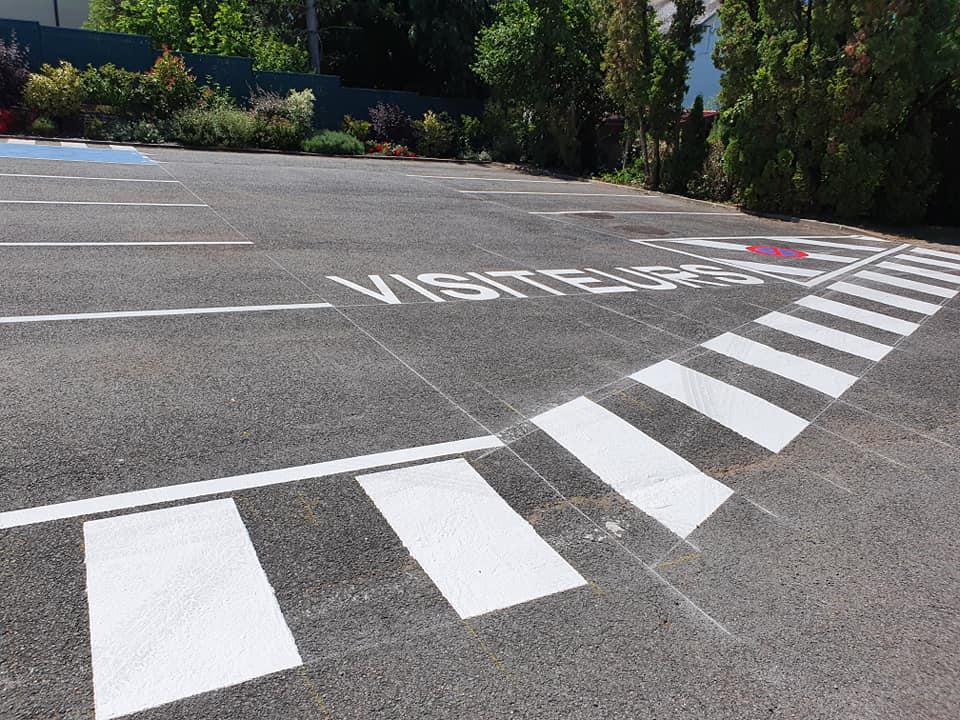 Marquage au sol passage piétons parking