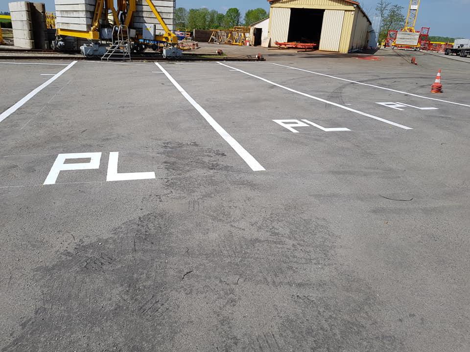 Marquage au sol parking poids lourds