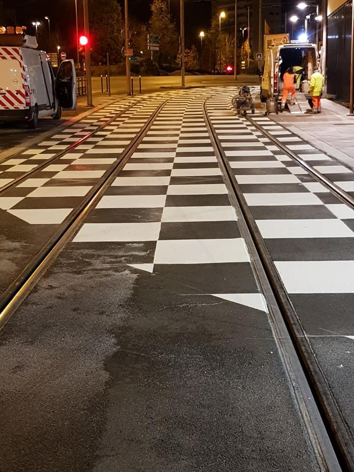 Marquage au sol pour tram