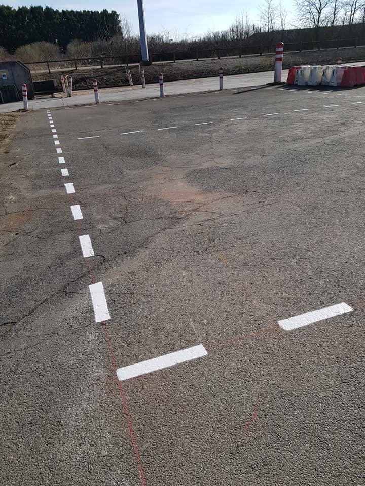 Marquage au sol pointillés