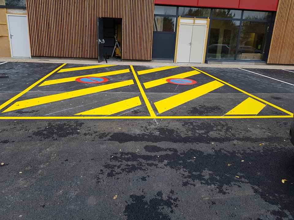Marquage au sol interdiction de stationnement