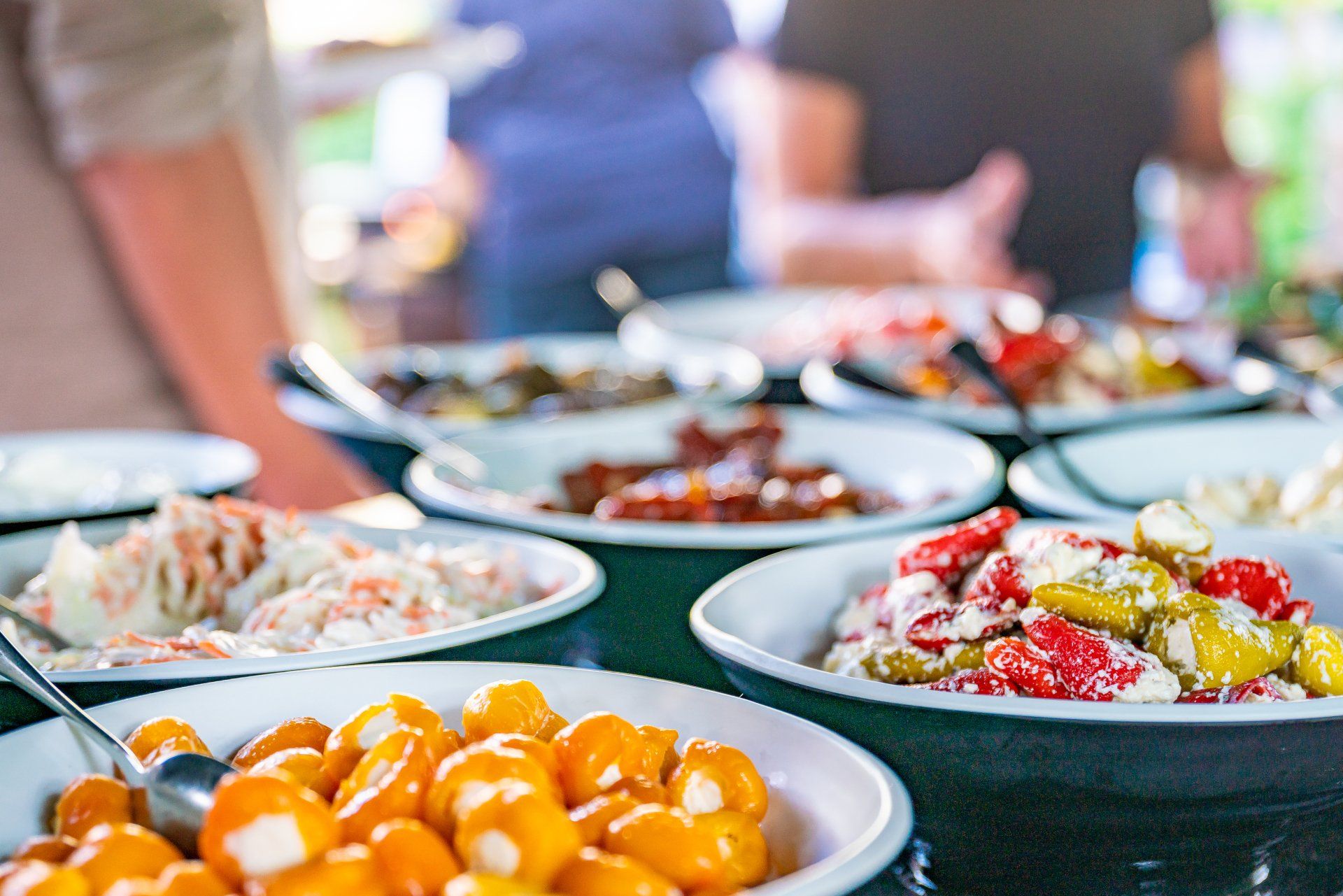 Ansicht eines Buffets mit verschiedenen Antipasti.