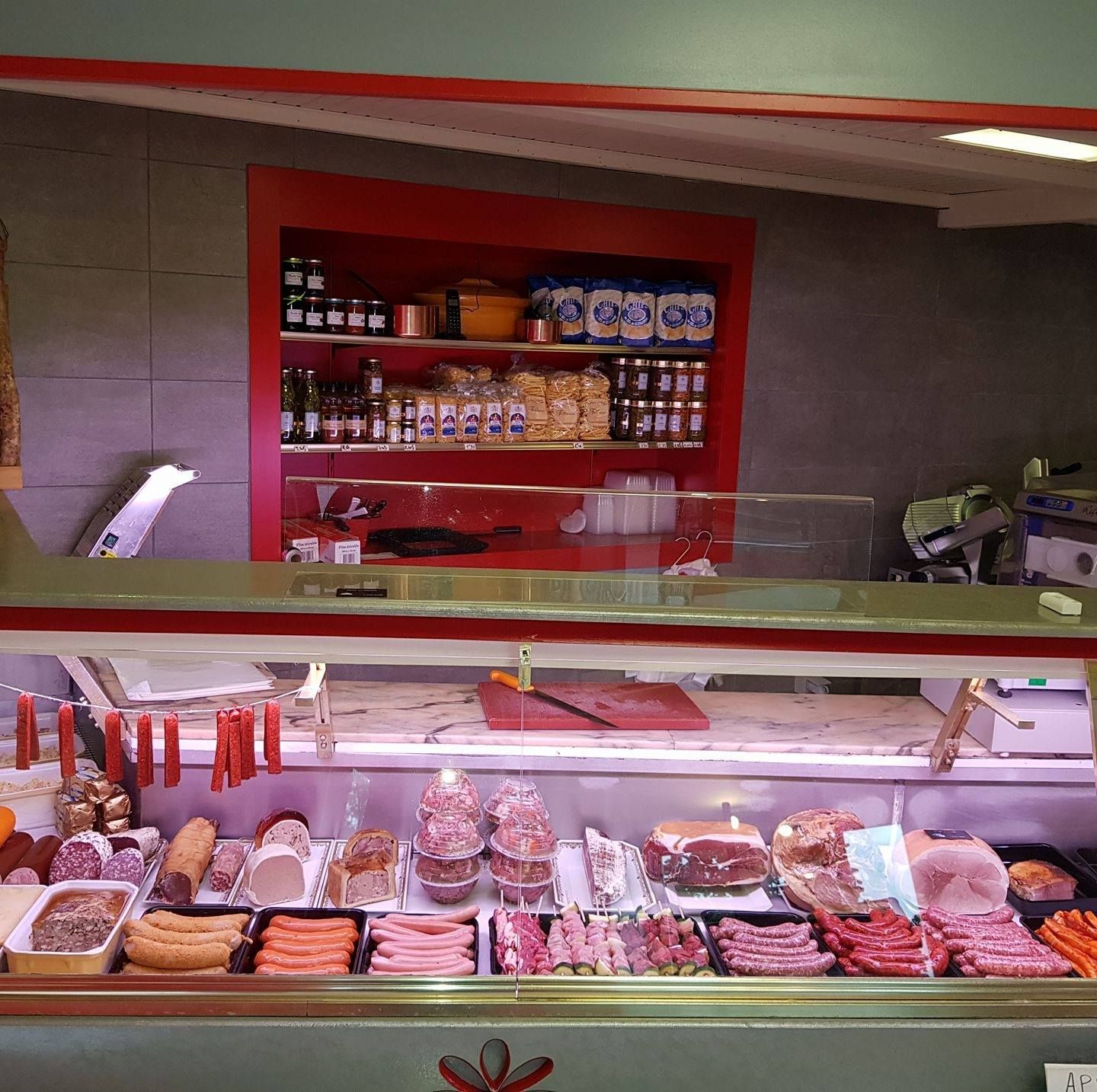 La vitrine de la boucherie.