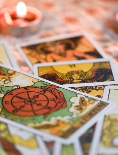 Carte de tarot dispersées
