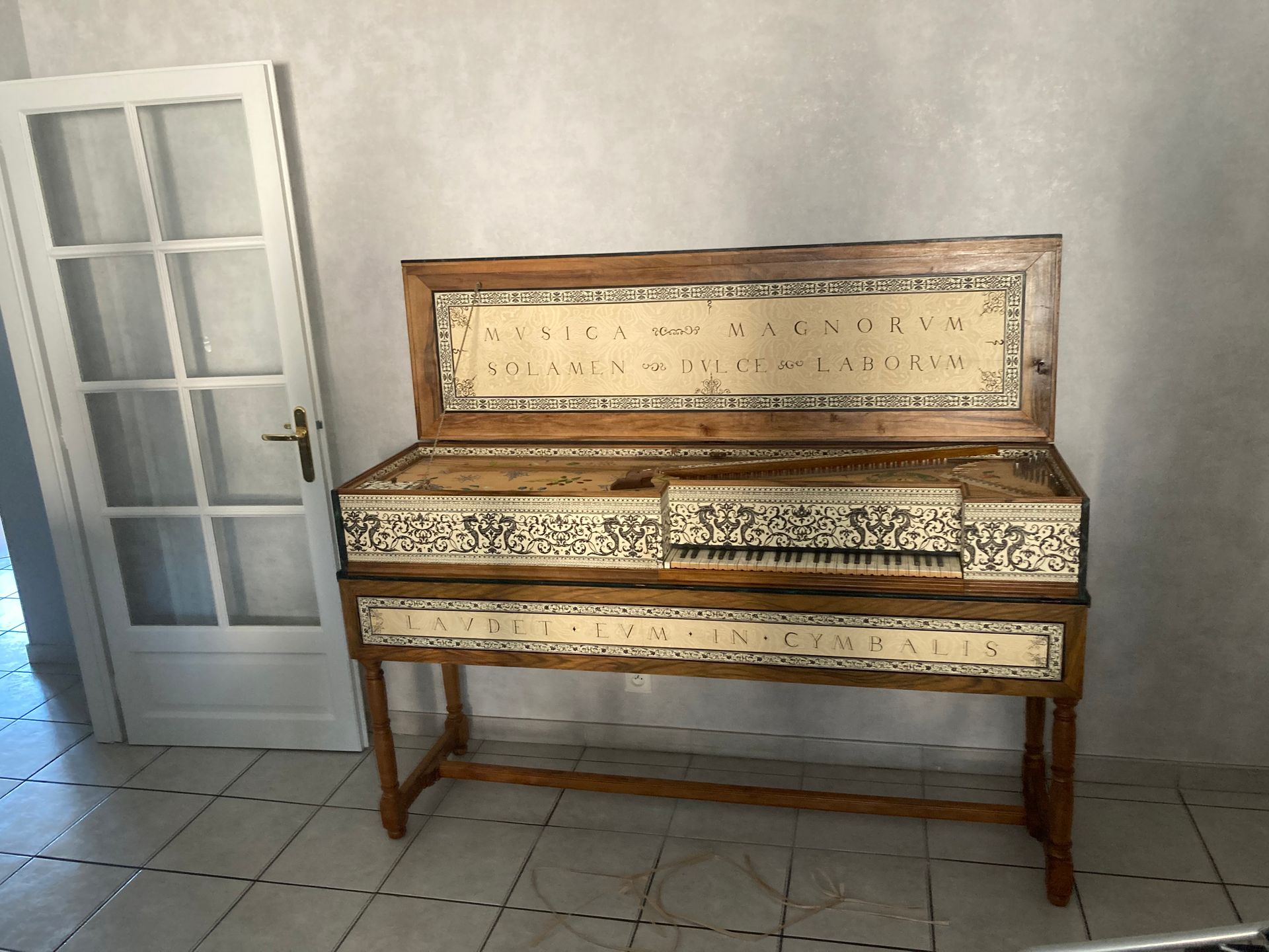 Piano ancien en bois