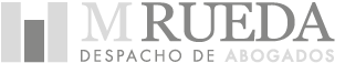 Logo de despacho de abogados “M Rueda” en gris claro, con barras verticales a la izquierda.