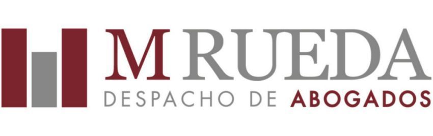 Logo de M Rueda Despacho de Abogados, en granate y gris, con icono de columnas rectangulares.