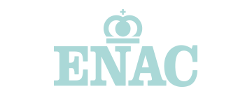 Logotipo de la Red Europea de Acreditación de Certificación con el texto «ENAC» en color verde azulado y el símbolo de una corona.
