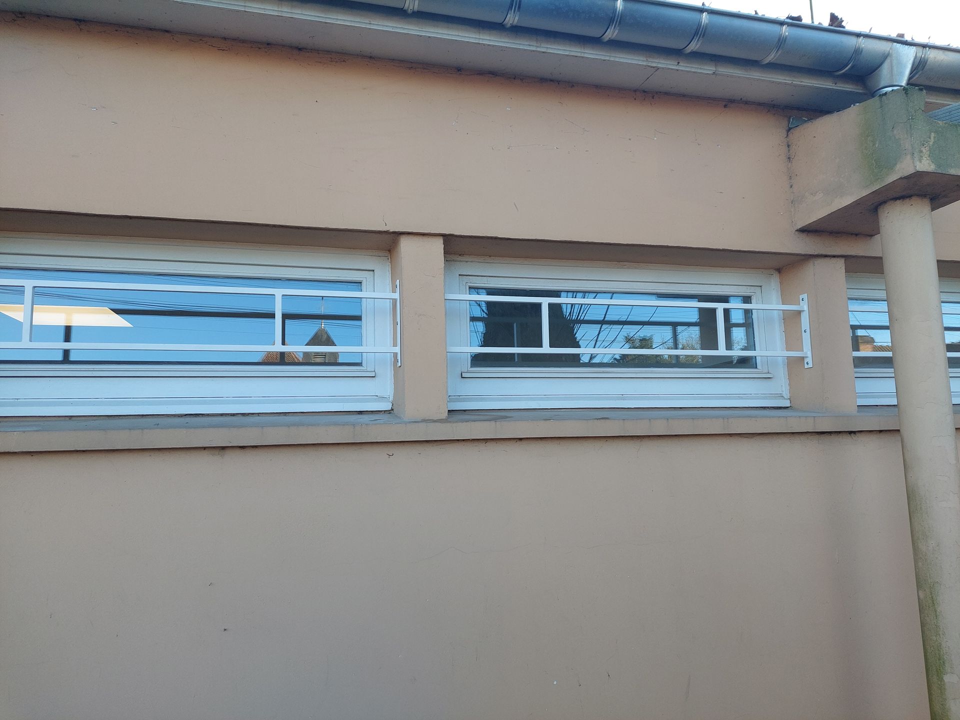 Grilles de défense blanches