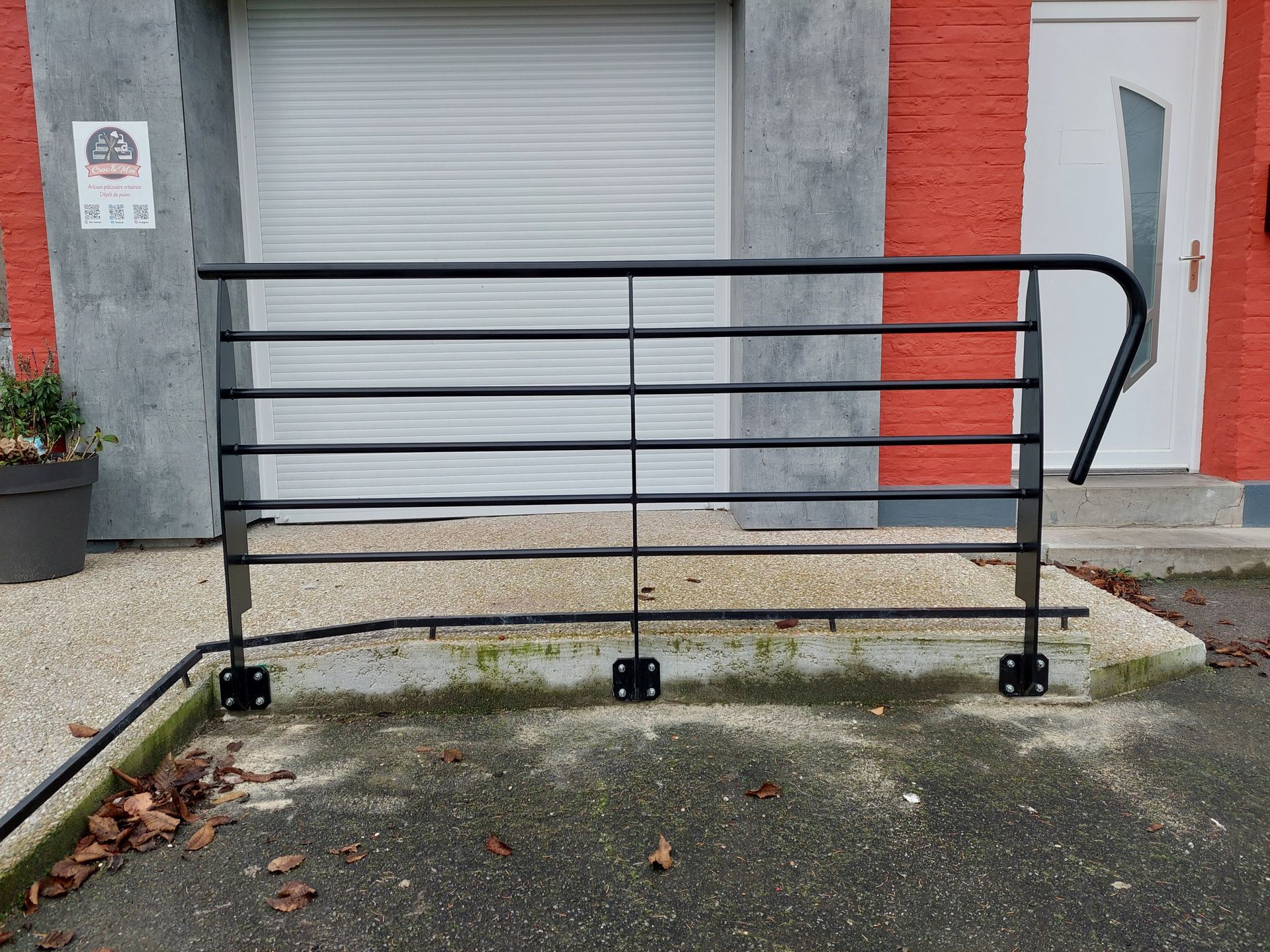 Barrière en fer noir