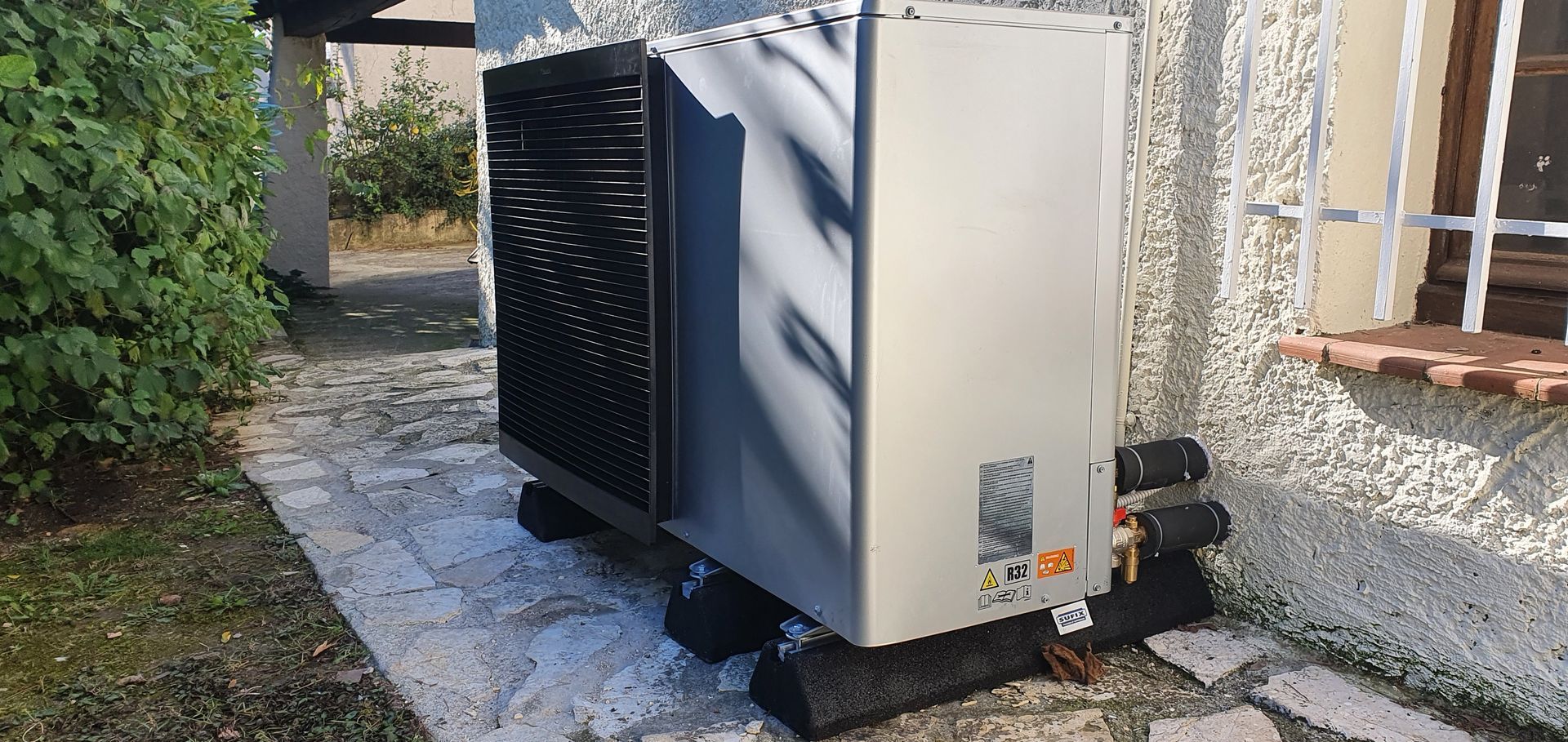 Pompe à chaleur noir et blanc