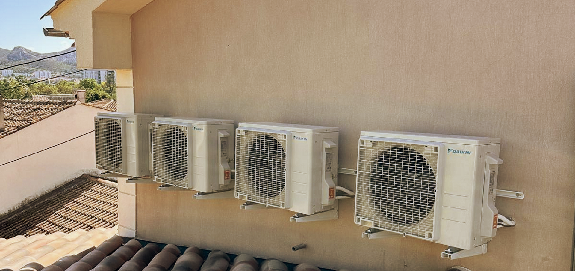 image d'en tête avec plusieurs groupes extérieurs