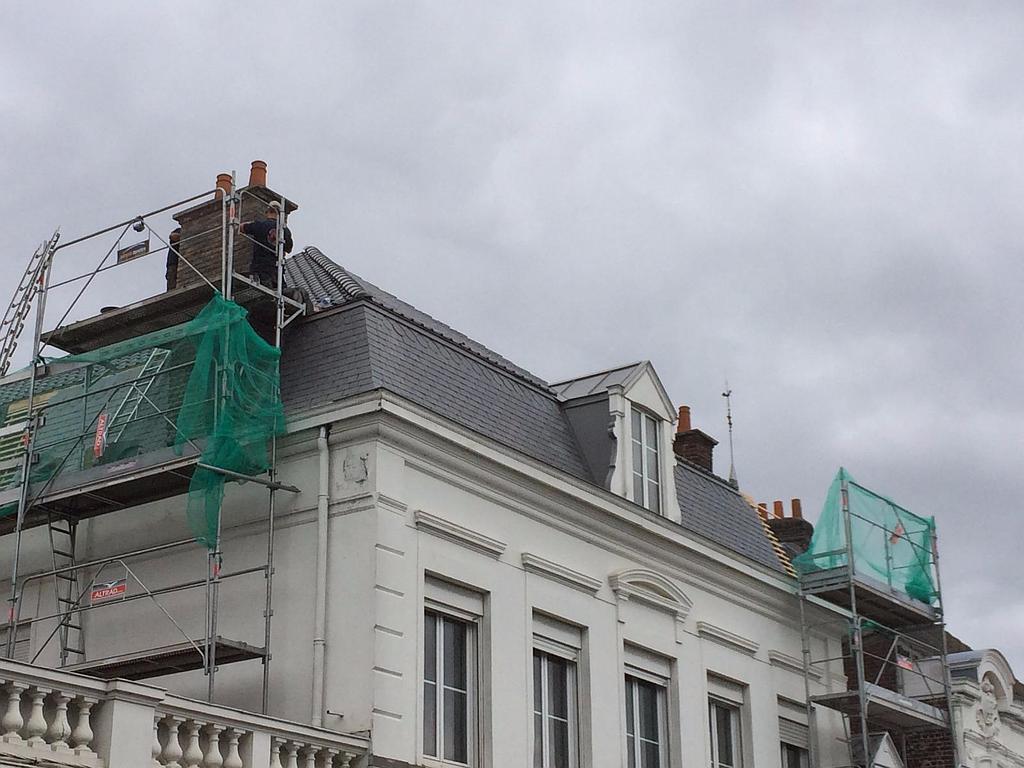 Couverture en tuiles sur un bâtiment ancien