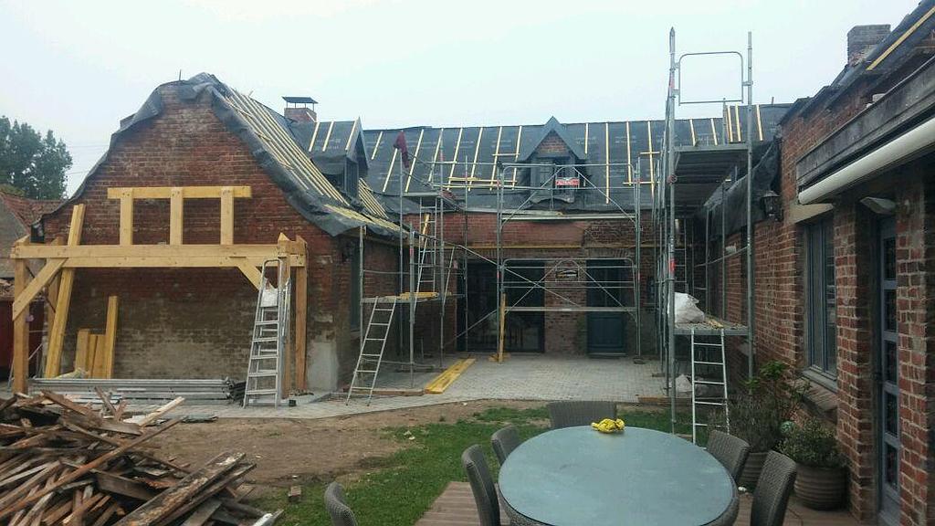 Chantier de couverture en tuiles