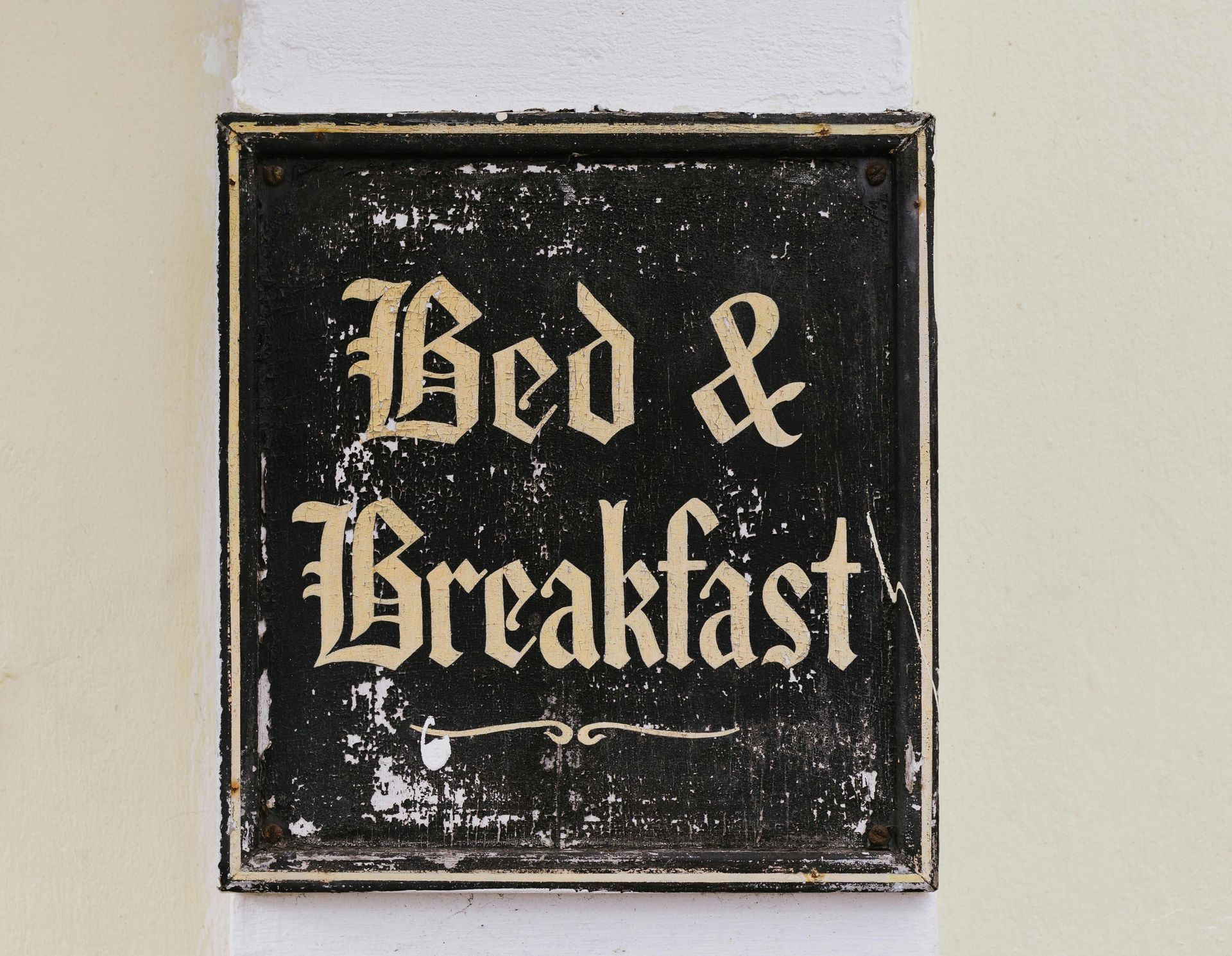 A sign that says bed and breakfast on it