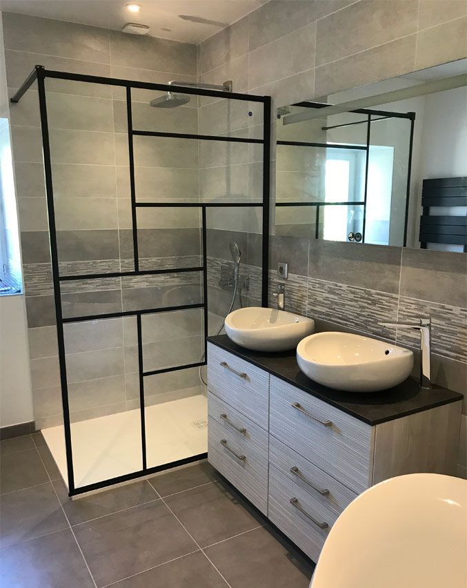 Deux vasques sur meuble et une douche