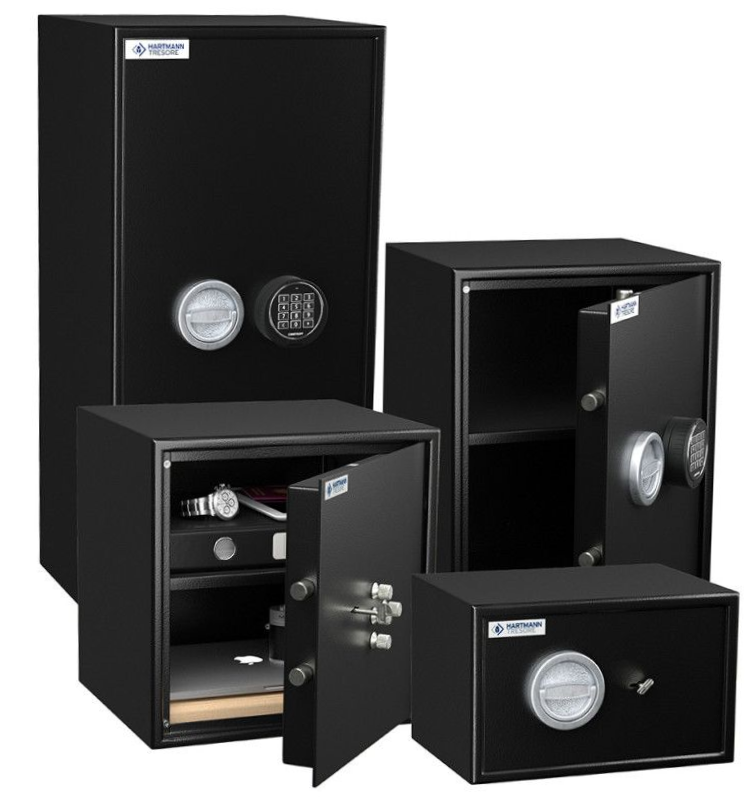 Poignées et barillets métalliques exposés sur un support de serrurerie