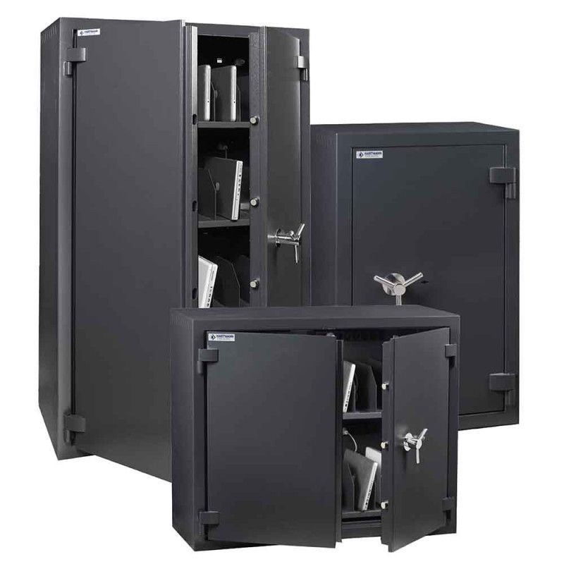 Camionnette professionnelle Vannes Serrures stationnée en extérieur