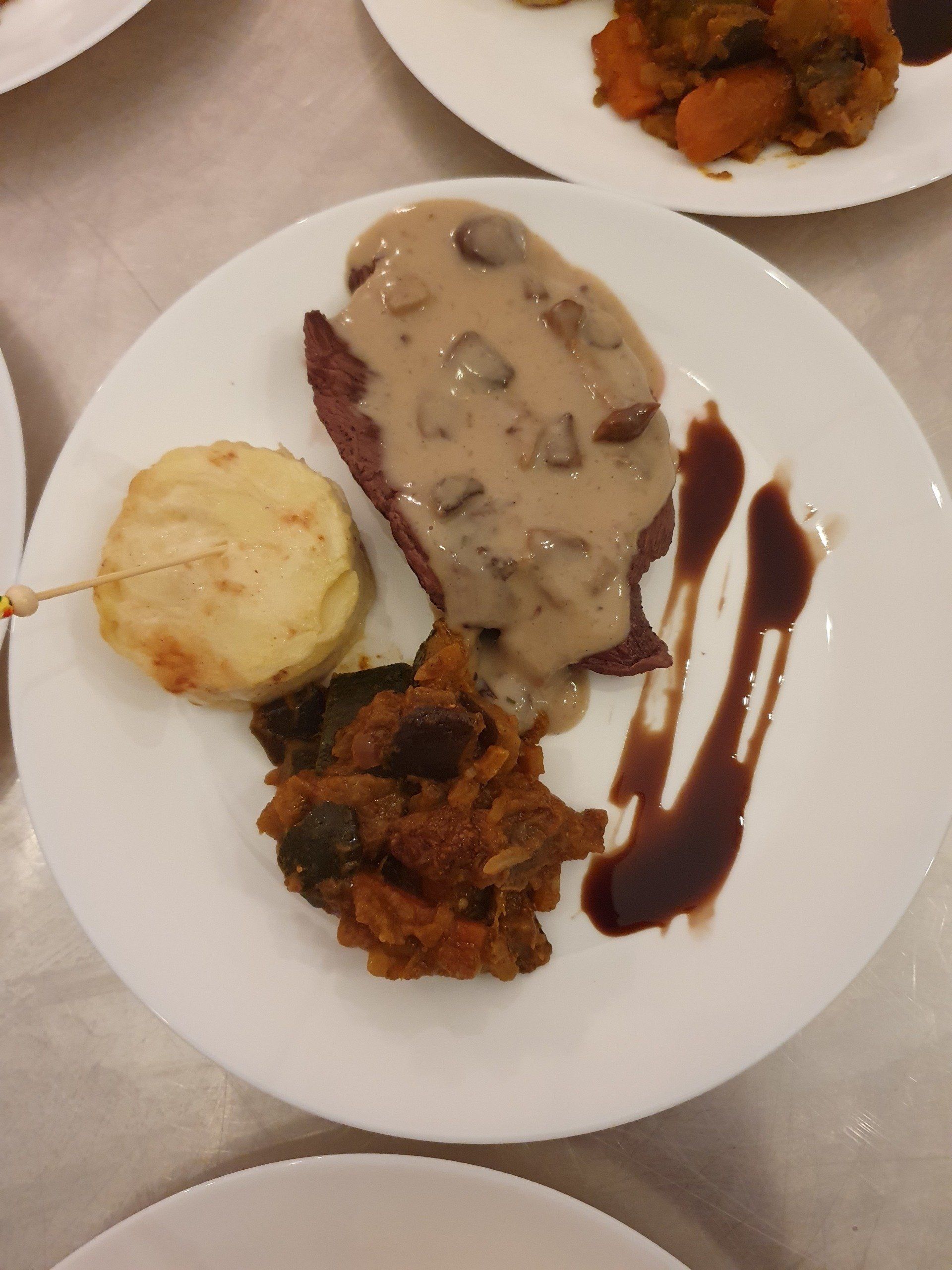 Viande avec sauce forestière