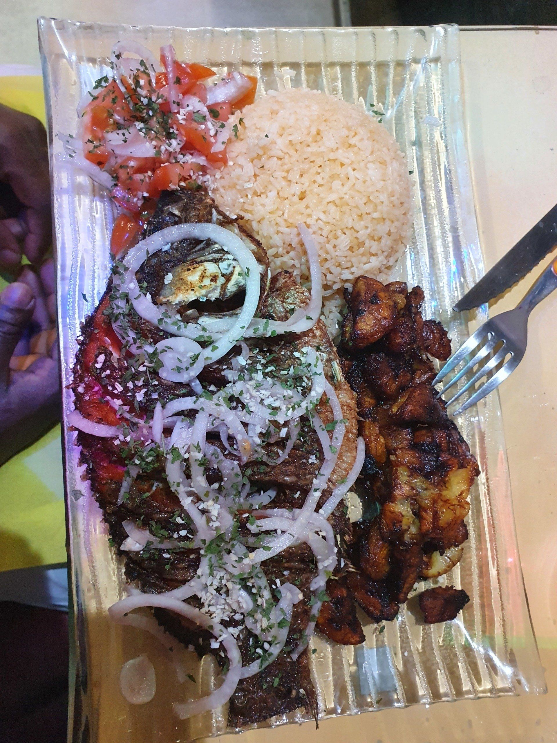 Poisson grillé et riz