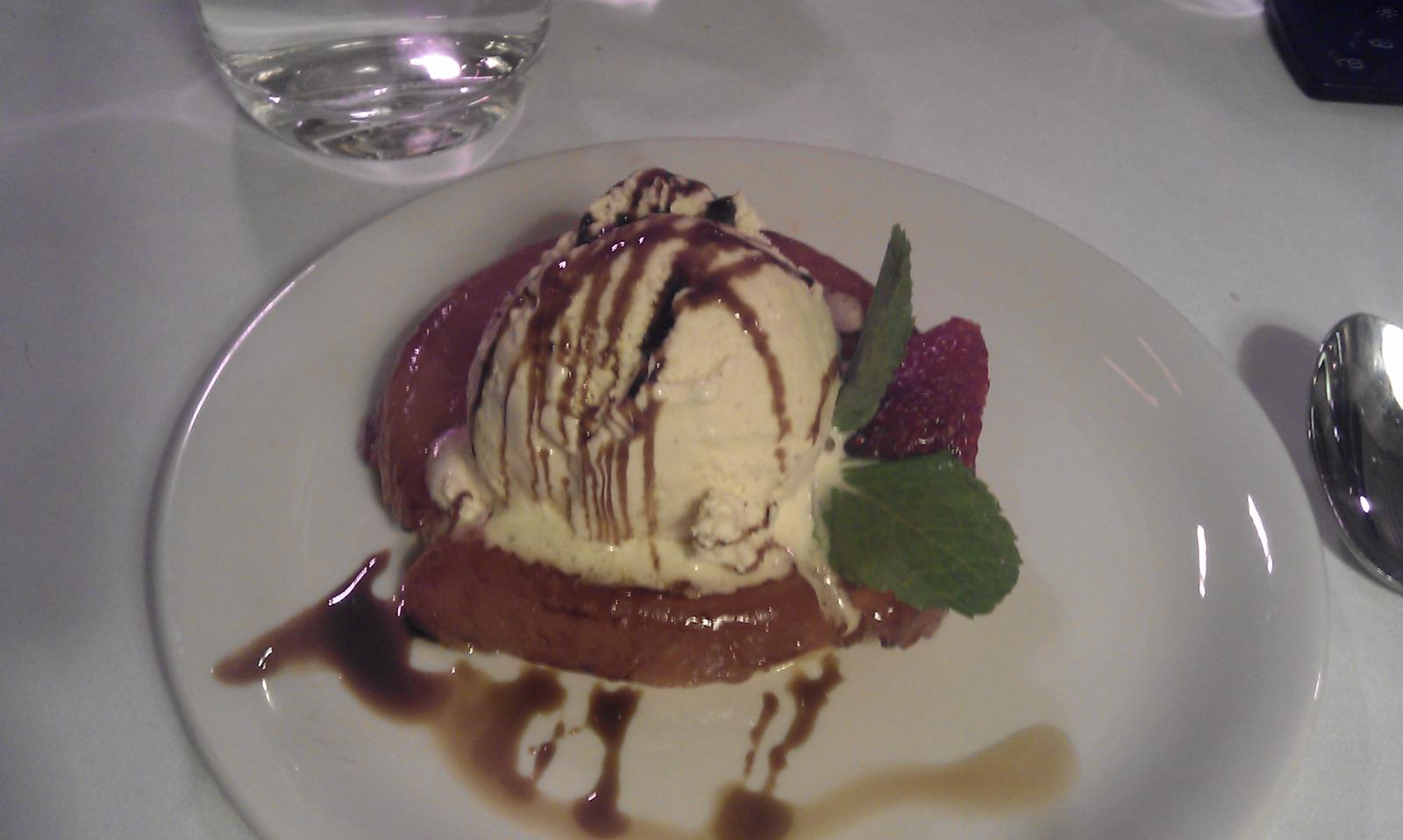 Croustillant de poire et sa boule de vanille