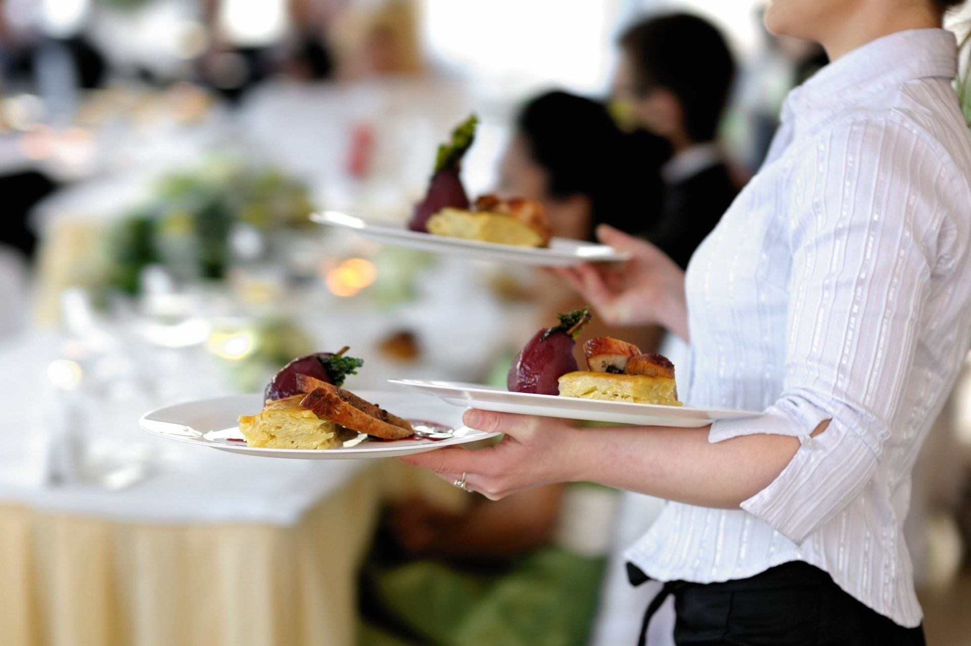 Service de plats traiteurs