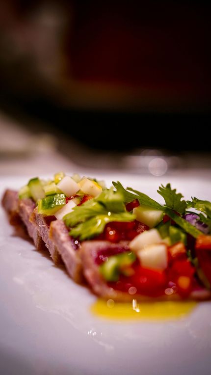 Gros plan sur un rouleau de sushi