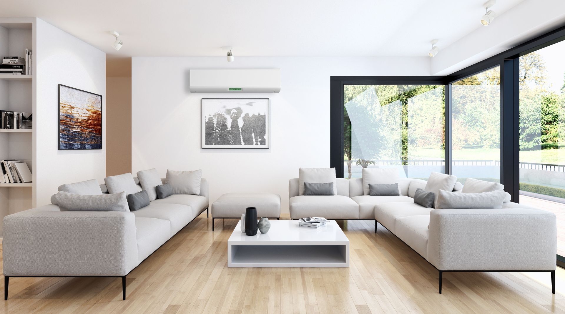 Salon moderne et lumineux avec canapés gris clair, grandes fenêtres et table basse.