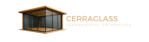 Logotipo de CerraGlass con un moderno pabell&oacute;n con paredes de cristal y texto dorado sobre fondo blanco.